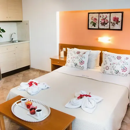 アパートホテル Ippoliti Village