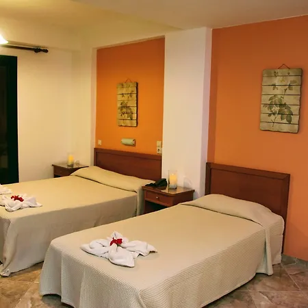 アパートホテル Ippoliti Village