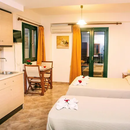 Ippoliti Village מלון דירות 3*