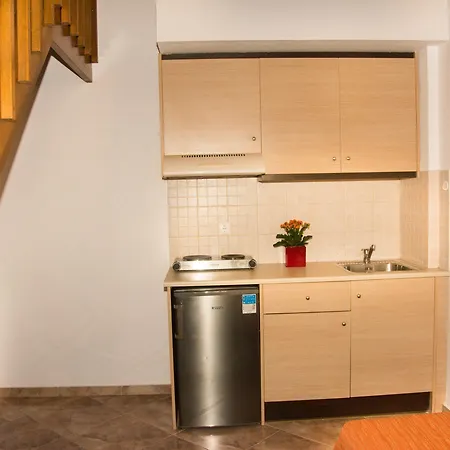 מלון דירות Ippoliti Village 3*