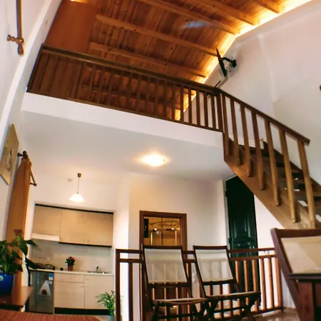 Ippoliti Village מלון דירות 3*